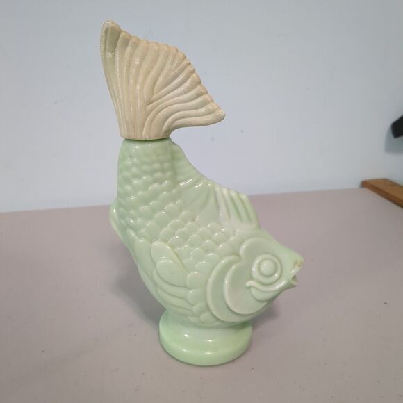 Vintage Avon Jadeite Green Milk Glass Koi Gold Fish Bubble Bath Bottle - Picture 1 of 3